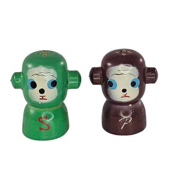 Vintage Monkey Robot Salt & Pepper Shakers Set Wood Green Brown Collectible - Picture 1 of 8